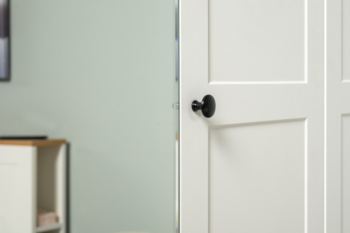 Остин 13.336.03 Шкаф для одежды(три двери, на средней есть зеркало), цвет белый шагрень/дуб крафт золотой, ШхГхВ 120х54,6х229,8 см., ун. сборка