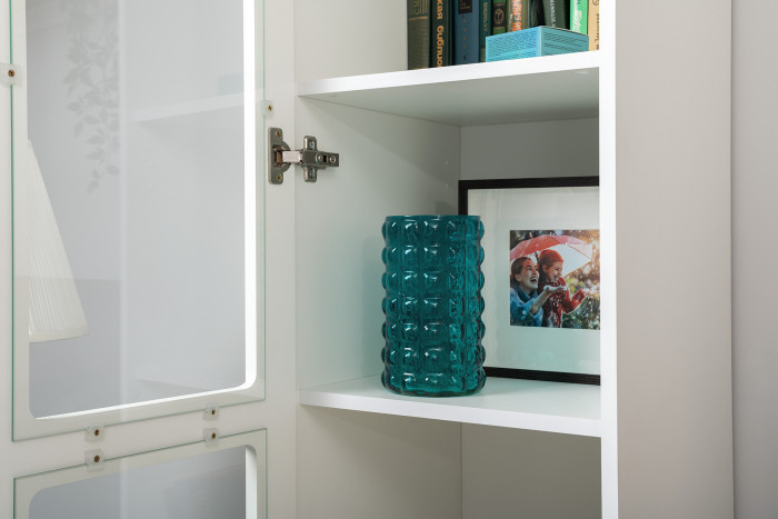 Остин 16.394.03 Шкаф-витрина(пенал), белый шагрень/дуб крафт золотой