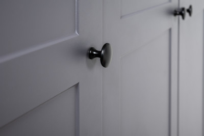 Остин 16.221 Комод + 15.12 Вешалка, цвет серый графит/дуб крафт золотой, ШхГхВ 120х41,9х210 см.